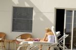 Curacao 13 augustus 2002
Prins Willem Alexander en Maxima aan het zonnen bij hun appartement