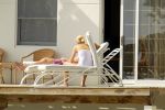 Curacao 13 augustus 2002
Prins Willem Alexander en Maxima aan het zonnen bij hun appartement