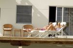 Curacao 13 augustus 2002
Prins Willem Alexander en Maxima aan het zonnen bij hun appartement