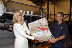 Mdedemblik 17 oktober 2007
Prinses Maxima  bezoekt de Jumbo speelgoed fabriek en doet werk achter de lopende band. Ook speelt ze met kinderen mens erger je niet.