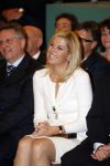 Mdedemblik 17 oktober 2007
Prinses Maxima  bezoekt de Jumbo speelgoed fabriek en doet werk achter de lopende band. Ook speelt ze met kinderen mens erger je niet.