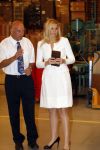 Mdedemblik 17 oktober 2007
Prinses Maxima  bezoekt de Jumbo speelgoed fabriek en doet werk achter de lopende band. Ook speelt ze met kinderen mens erger je niet.