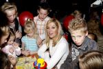 Mdedemblik 17 oktober 2007
Prinses Maxima  bezoekt de Jumbo speelgoed fabriek en doet werk achter de lopende band. Ook speelt ze met kinderen mens erger je niet.