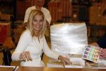 Mdedemblik 17 oktober 2007
Prinses Maxima  bezoekt de Jumbo speelgoed fabriek en doet werk achter de lopende band. Ook speelt ze met kinderen mens erger je niet.