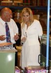 Mdedemblik 17 oktober 2007
Prinses Maxima  bezoekt de Jumbo speelgoed fabriek en doet werk achter de lopende band. Ook speelt ze met kinderen mens erger je niet.