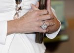 Mdedemblik 17 oktober 2007
Prinses Maxima  bezoekt de Jumbo speelgoed fabriek en doet werk achter de lopende band. Ook speelt ze met kinderen mens erger je niet.maxima ring