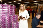 Mdedemblik 17 oktober 2007
Prinses Maxima  bezoekt de Jumbo speelgoed fabriek en doet werk achter de lopende band. Ook speelt ze met kinderen mens erger je niet.