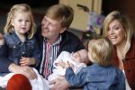 Den Haag 26 juni 2007
Fotomoment met Prins Willem Alexander Maxima Prinses Amalia Alexia en Ariane bij de koninklijke stallen. Prinses Alexia viert haar 2e verjaardag.