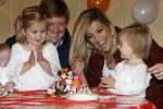 Den Haag 26 juni 2007
Fotomoment met Prins Willem Alexander Maxima Prinses Amalia Alexia en Ariane bij de koninklijke stallen. Prinses Alexia viert haar 2e verjaardag.