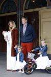 Den Haag 26 juni 2007
Fotomoment met Prins Willem Alexander Maxima Prinses Amalia Alexia en Ariane bij de koninklijke stallen. Prinses Alexia viert haar 2e verjaardag.