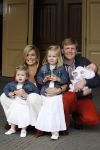 Den Haag 26 juni 2007
Fotomoment met Prins Willem Alexander Maxima Prinses Amalia Alexia en Ariane bij de koninklijke stallen. Prinses Alexia viert haar 2e verjaardag.