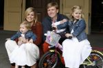 Den Haag 26 juni 2007
Fotomoment met Prins Willem Alexander Maxima Prinses Amalia Alexia en Ariane bij de koninklijke stallen. Prinses Alexia viert haar 2e verjaardag.