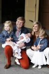 Den Haag 26 juni 2007
Fotomoment met Prins Willem Alexander Maxima Prinses Amalia Alexia en Ariane bij de koninklijke stallen. Prinses Alexia viert haar 2e verjaardag.