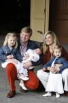 Den Haag 26 juni 2007
Fotomoment met Prins Willem Alexander Maxima Prinses Amalia Alexia en Ariane bij de koninklijke stallen. Prinses Alexia viert haar 2e verjaardag.