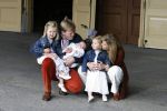 Den Haag 26 juni 2007
Fotomoment met Prins Willem Alexander Maxima Prinses Amalia Alexia en Ariane bij de koninklijke stallen. Prinses Alexia viert haar 2e verjaardag.