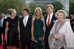 Utrecht 28 april 2009
Pieter v Vollenhoven viert zijn 70e verjaardag in het Beatrix theater in Utrecht. Maxima Prins Willem Alex Koningin Beatrix Prinses Mabel en Prins Friso
Peter Smulders bv