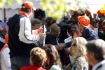 Apeldoorn 30 april 2009
Koninginnedag 2009 in apeldoorn met Koningin Beatrix Pieter v Vollenhoven Prinses Margriet Maxima Prins Willem Alexander Prins Constantijn Prinses Laurentien Prinses Mabel Prins Friso Prins Maurits Prinses Marilene Prins Pieter Christiaan Prinses Anita Prins Floris een zwangere Prinses Aimee en Prinses Annette. s middags probeerde een dwaas een aanslag te plegen op de koninklijke familie waarbij meerdere doden vielen.
Peter Smulders bv