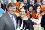 Apeldoorn 30 april 2009
Koninginnedag 2009 in apeldoorn met Koningin Beatrix Pieter v Vollenhoven Prinses Margriet Maxima Prins Willem Alexander Prins Constantijn Prinses Laurentien Prinses Mabel Prins Friso Prins Maurits Prinses Marilene Prins Pieter Christiaan Prinses Anita Prins Floris een zwangere Prinses Aimee en Prinses Annette. s middags probeerde een dwaas een aanslag te plegen op de koninklijke familie waarbij meerdere doden vielen.
Peter Smulders bv