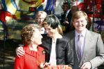 Apeldoorn 30 april 2009
Koninginnedag 2009 in apeldoorn met Koningin Beatrix Pieter v Vollenhoven Prinses Margriet Maxima Prins Willem Alexander Prins Constantijn Prinses Laurentien Prinses Mabel Prins Friso Prins Maurits Prinses Marilene Prins Pieter Christiaan Prinses Anita Prins Floris een zwangere Prinses Aimee en Prinses Annette. s middags probeerde een dwaas een aanslag te plegen op de koninklijke familie waarbij meerdere doden vielen.
Peter Smulders bv