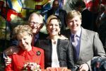 Apeldoorn 30 april 2009
Koninginnedag 2009 in apeldoorn met Koningin Beatrix Pieter v Vollenhoven Prinses Margriet Maxima Prins Willem Alexander Prins Constantijn Prinses Laurentien Prinses Mabel Prins Friso Prins Maurits Prinses Marilene Prins Pieter Christiaan Prinses Anita Prins Floris een zwangere Prinses Aimee en Prinses Annette. s middags probeerde een dwaas een aanslag te plegen op de koninklijke familie waarbij meerdere doden vielen.
Peter Smulders bv