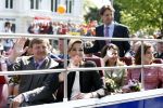 Apeldoorn 30 april 2009
Koninginnedag 2009 in apeldoorn met Koningin Beatrix Pieter v Vollenhoven Prinses Margriet Maxima Prins Willem Alexander Prins Constantijn Prinses Laurentien Prinses Mabel Prins Friso Prins Maurits Prinses Marilene Prins Pieter Christiaan Prinses Anita Prins Floris een zwangere Prinses Aimee en Prinses Annette. s middags probeerde een dwaas een aanslag te plegen op de koninklijke familie waarbij meerdere doden vielen.
Peter Smulders bv
