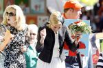 Apeldoorn 30 april 2009
Koninginnedag 2009 in apeldoorn met Koningin Beatrix Pieter v Vollenhoven Prinses Margriet Maxima Prins Willem Alexander Prins Constantijn Prinses Laurentien Prinses Mabel Prins Friso Prins Maurits Prinses Marilene Prins Pieter Christiaan Prinses Anita Prins Floris een zwangere Prinses Aimee en Prinses Annette. s middags probeerde een dwaas een aanslag te plegen op de koninklijke familie waarbij meerdere doden vielen.
Peter Smulders bv