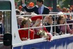 Apeldoorn 30 april 2009
Koninginnedag 2009 in apeldoorn met Koningin Beatrix Pieter v Vollenhoven Prinses Margriet Maxima Prins Willem Alexander Prins Constantijn Prinses Laurentien Prinses Mabel Prins Friso Prins Maurits Prinses Marilene Prins Pieter Christiaan Prinses Anita Prins Floris een zwangere Prinses Aimee en Prinses Annette. s middags probeerde een dwaas een aanslag te plegen op de koninklijke familie waarbij meerdere doden vielen.
Peter Smulders bv