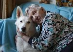 Linschoten, 20 Maart 2009
100 euro aktie.
Mevr. Ultee met haar man en hond
Foto Peter Smulders BV