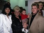 1992 Miep Brons met haar zoon en echtgenote en kleinkind