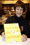 Amsterdam 1 december 2007
Bekende nederlanders verkopen op wereld aids dag draagtassen voor het goede doel in de bijenkorf. Mies Bouwman met Philip Hopman. Ze hebben samen een kinderboek gemaakt