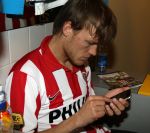 Arnhem, 20 April 2008 Kompetitiewedstrijd Vitesse-PSV, eindstand 0-1 Seizoen 2007/2008
PSV Landskampioen
Mika Vyrynen met zijn IPhone