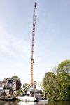Breukelen 10 mei 2009
Jurgen Smit verrast op moederdag zijn vriendin Milika Peterzon met een 600 jaar oude olijfboom voor in hun nieuwe tuin. De boom moest met een kraanwagen over het huis getild worden.
Peter Smulders bv