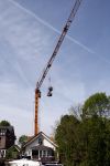 Breukelen 10 mei 2009
Jurgen Smit verrast op moederdag zijn vriendin Milika Peterzon met een 600 jaar oude olijfboom voor in hun nieuwe tuin. De boom moest met een kraanwagen over het huis getild worden.
Peter Smulders bv