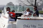 Nederhorst den Berg 13 april 2009
Milika Peterzon en Jurgen Smit met dochter en kleinkind op de boot aan het varen.
Peter Smulders bv