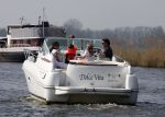 Nederhorst den Berg 13 april 2009
Milika Peterzon en Jurgen Smit met dochter en kleinkind op de boot aan het varen.
Peter Smulders bv