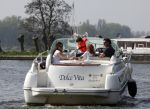 Nederhorst den Berg 13 april 2009
Milika Peterzon en Jurgen Smit met dochter en kleinkind op de boot aan het varen.
Peter Smulders bv