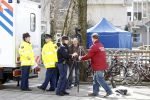 Amsterdam 24 maart 2009
Een man van 69 jaar is tijdens de ppauze vermoord op de Montessori school in amsterdam zuid.De politie was in grote getale aanwezig.
Peter Smulders bv