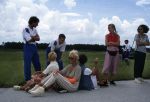 1994 Natasja Froger op een vliegveld in de Versenigde Staten met het Nederlands elftal