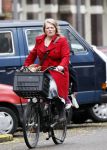 Amsterdam, 3 November 2007
De zwangere vrouw Nathalie Kluun op de fiets met haar dochtertje