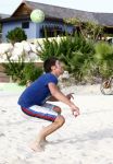 Curacao 2 janjuari 2009
Jan Smit Demy de Zeeuw Nick Schilder en Simon Keizer aan het voetvolleyballen op het strand bij lions Dive.
Yolanthe Cabau v Kasbergen en de vriendinnen van Demy en Nick moedigen ze aan.
Peter Smulders bv