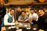 Volendam 22 januari 2008
Nick en Simon Jan Keizer en George Baker promoten dat de plaats volendam op een nieuw monopoly spel komt.