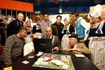 Volendam 22 januari 2008
Nick en Simon Jan Keizer en George Baker promoten dat de plaats volendam op een nieuw monopoly spel komt.