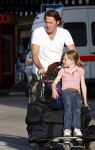 Faro 4 mei 2008
Linda de Mol en haar kinderen Julian en Noah en haar vriendin Jeroen Rietbergen komen aan op het vliegveld van Faro voor hun vakantie.
Peter Smulders bv