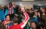 Arnhem, 20 April 2008 Kompetitiewedstrijd Vitesse-PSV, eindstand 0-1 Seizoen 2007/2008
PSV Landskampioen
Otman Bakkal samen met Ibrahim Afellay en Jefferson Farfan