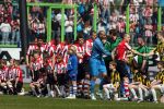 Arnhem, 20 April 2008 Kompetitiewedstrijd Vitesse-PSV, eindstand 0-1 Seizoen 2007/2008
PSV Landskampioen en wordt er dus feest gevierd
Voor aanvang van de wedstrijd het gebruikelijke handje schudden
