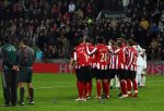 Eindhoven, 12 Maart 2008
UEFA 1/8 finale PSV-Tottenham Hotspur FC, eindstand 0-1
PSV wint na verlenging en straschoppen met 6-5 en gaat door naar de 1/4 Finale
Spanning bij de PSV-ers 
Danco Lazovic wordt getroost door zijn ploeggenoten na het missen van zijn penalty