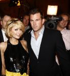 Amsterdam 14 april 2009
Paris Hilton en haar nieuwe vriend Doug Reinhardt bij jubileum van Rob Peetoom in Tuschinski.
Peter Smulders bv