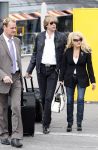 Schiphol 1 mei 2008
Patricia Paay en Adam Curry arriveren vanuit Londen op schiphol voor opnames van Holland s got talent. Ze worden door een chauffeur opgehaald.
Peter Smulders bv