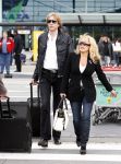 Schiphol 1 mei 2008
Patricia Paay en Adam Curry arriveren vanuit Londen op schiphol voor opnames van Holland s got talent. Ze worden door een chauffeur opgehaald.
Peter Smulders bv