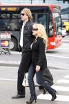 Schiphol 1 mei 2008
Patricia Paay en Adam Curry arriveren vanuit Londen op schiphol voor opnames van Holland s got talent. Ze worden door een chauffeur opgehaald.
Peter Smulders bv